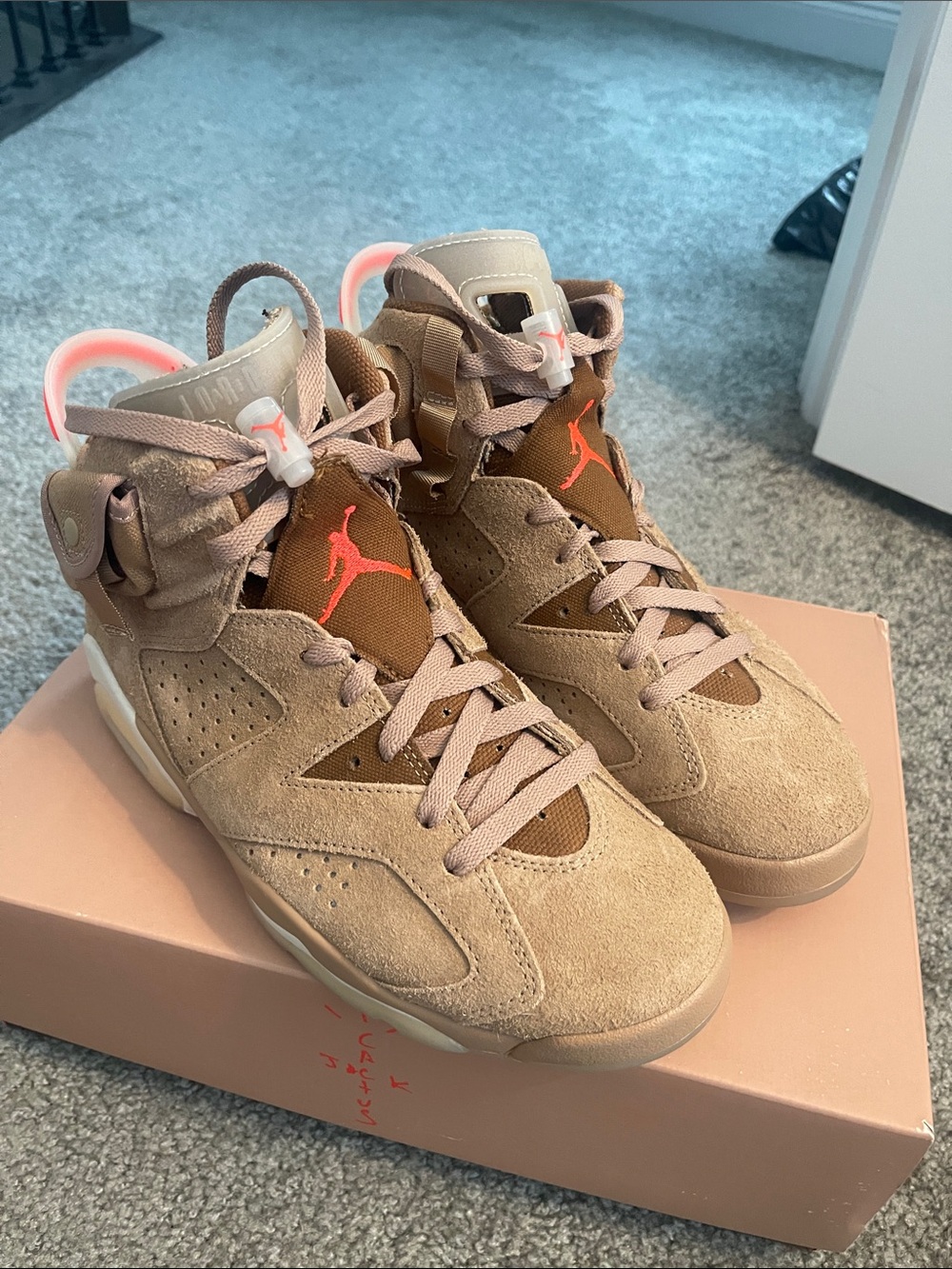 Size 7 - Jordan 6 Retro x Travis Scott Mid British Khaki